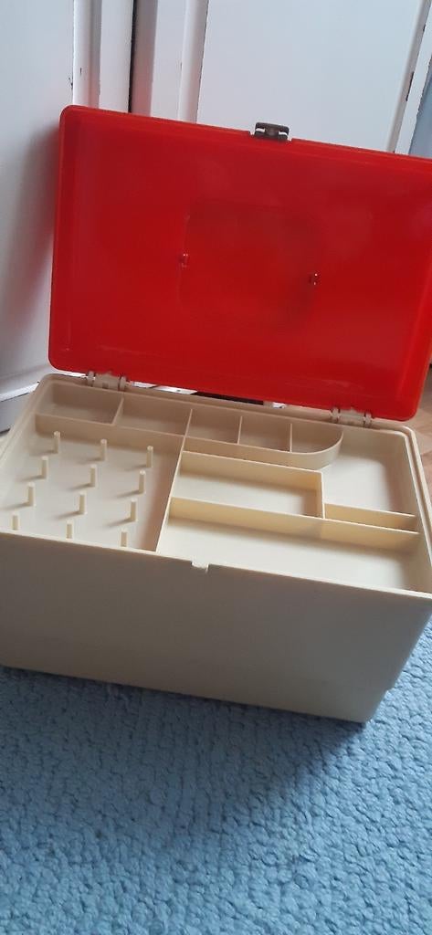 Vintage creme met oranje naaibox koffer van Curver, Hobby en Vrije tijd, Naaien en Fournituren, Gebruikt, Overige typen, Ophalen of Verzenden