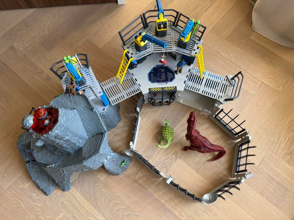 Schleich dino vulkaan expeditie en Expeditie centrum, Kinderen en Baby's, Speelgoed | Actiefiguren, Ophalen, Gebruikt