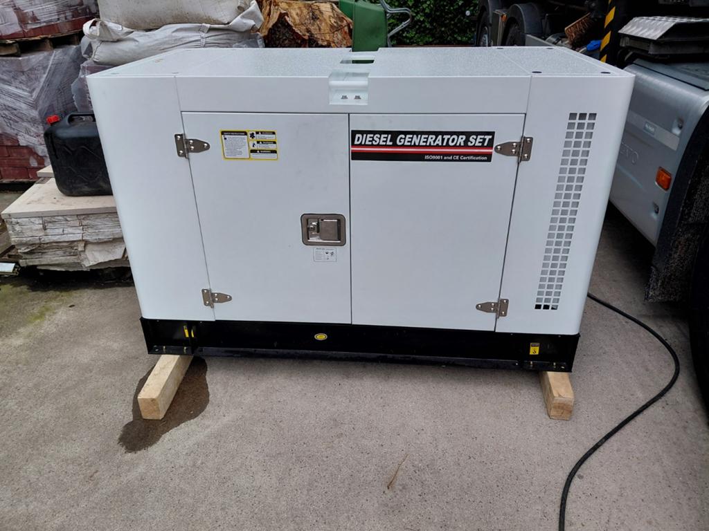 Generator aggregaat diesel 30 Kva 22 Kw watergekoeld, Ophalen, Dieselolie, Geluidgedempt, Nieuw