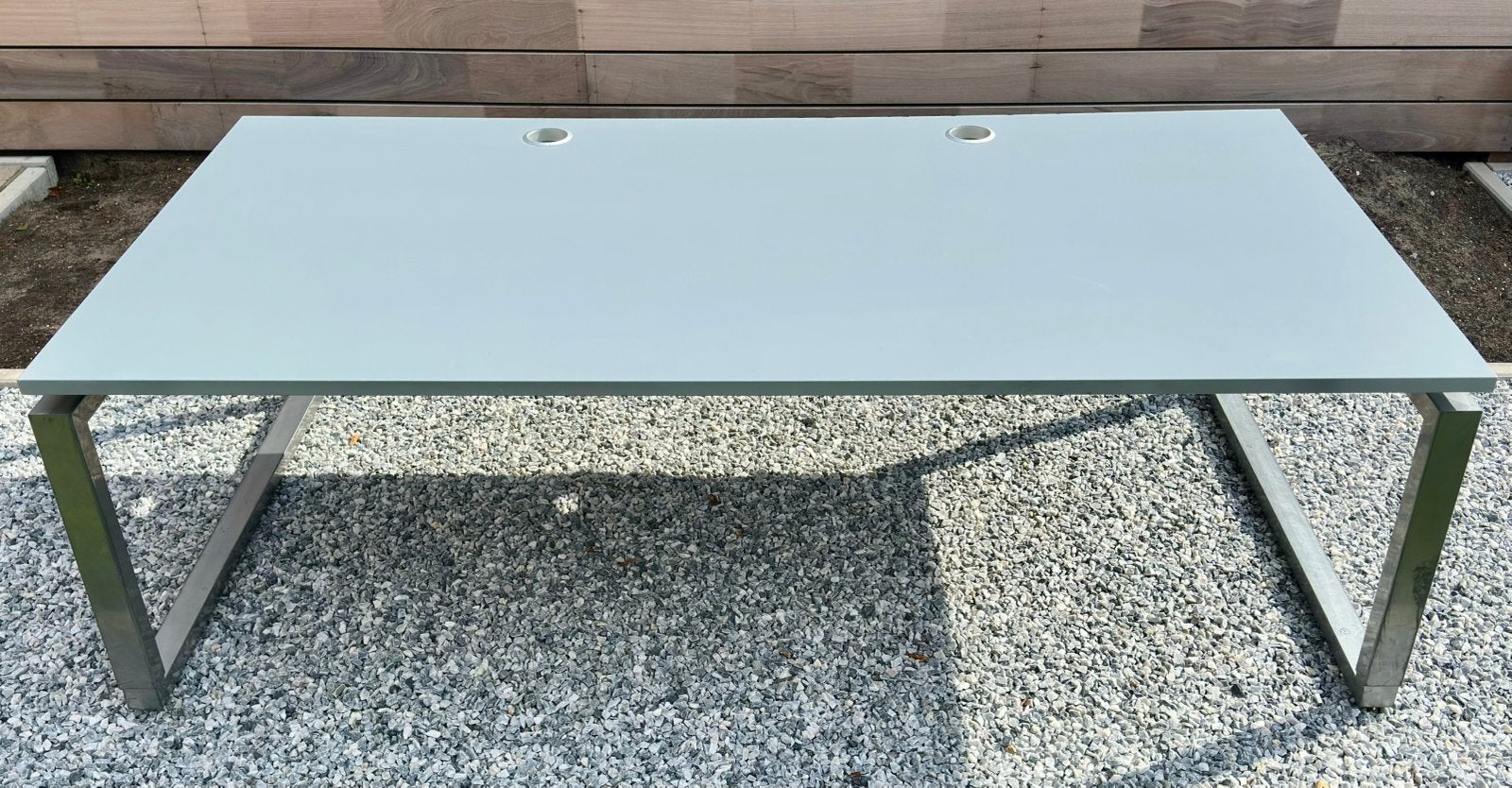 Grijs bureau 200x100 / RVS onderstel / In hoogte verstelbaar, In hoogte verstelbaar, Spaanplaat of MDF, 100 cm, Zo goed als nieuw