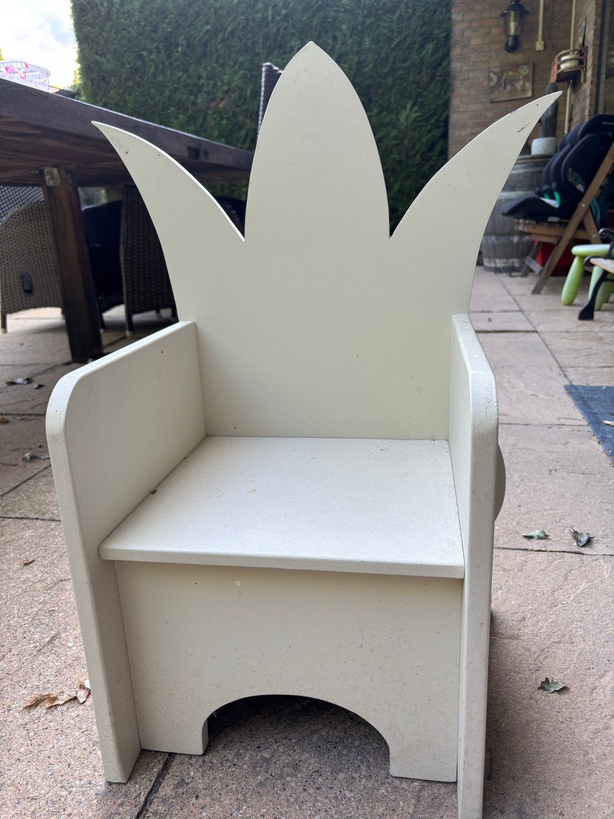 Leuke kinderstoel in de vorm van een kroon, Kinderen en Baby's, Kinderkamer | Tafels en Stoelen, Ophalen, Gebruikt, Stoel(en)