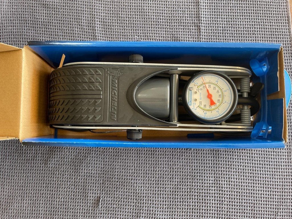 Michelin Voetpomp met manometer, artnr. 009501, Nieuw, Ophalen of Verzenden, Michelin, /