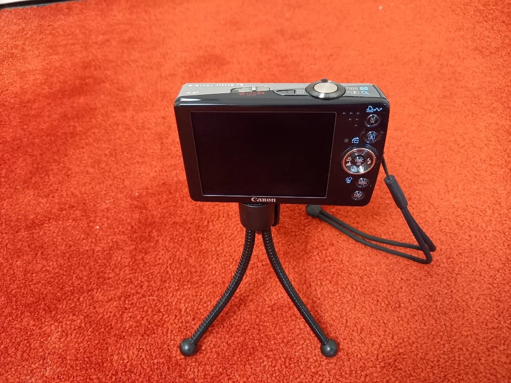 Canon IXUS75 + Diverse analoge camera's voor € 45,-, Canon, Ophalen of Verzenden, Compactcamera, 8 keer of meer
