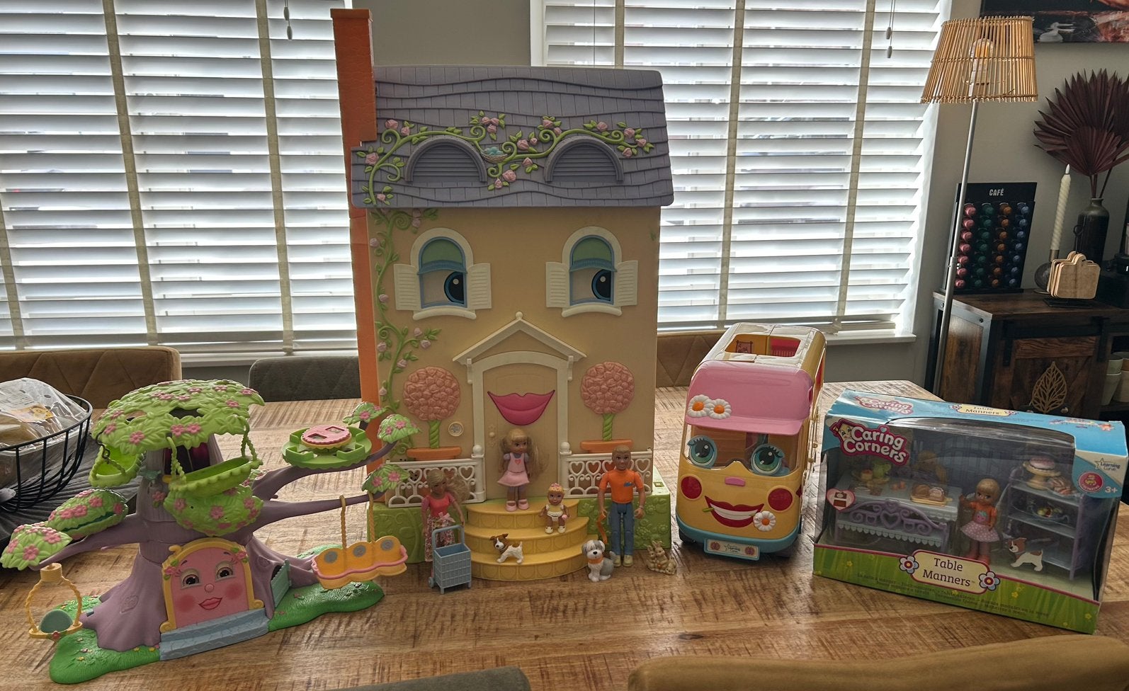 Caring corners pratend poppenhuis camper boomhut enz, Kinderen en Baby's, Speelgoed | Poppenhuizen, Ophalen, Gebruikt, Poppenhuis
