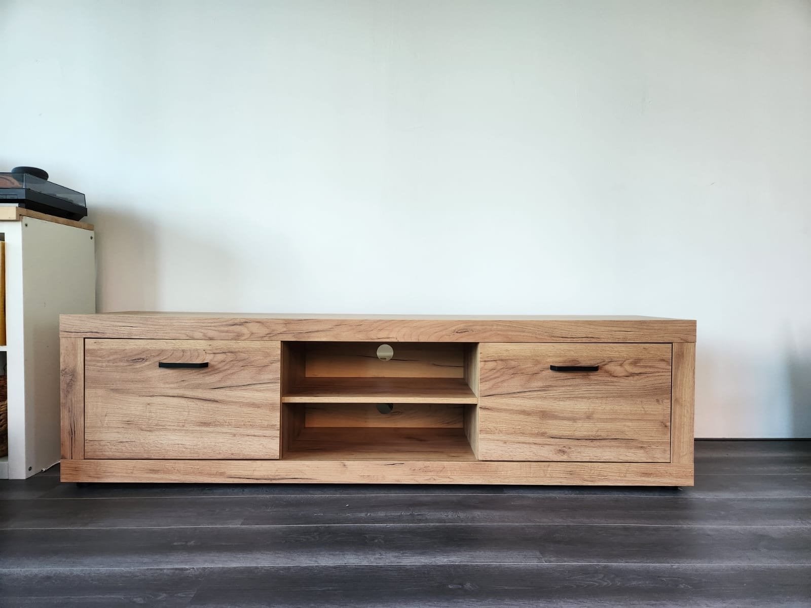 Houten TV meubel van Jysk - 180x40x48cm, Huis en Inrichting, Kasten | Televisiemeubels, Ophalen, 150 tot 200 cm, Zo goed als nieuw