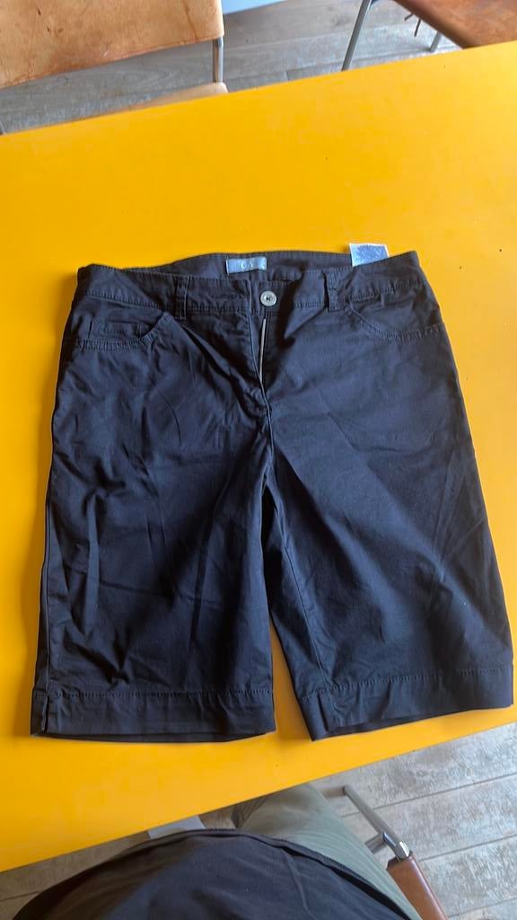 Zwarte korte broek maat 38, Kleding | Dames, Maat 38/40 (M), Kort, Zwart, Ophalen of Verzenden