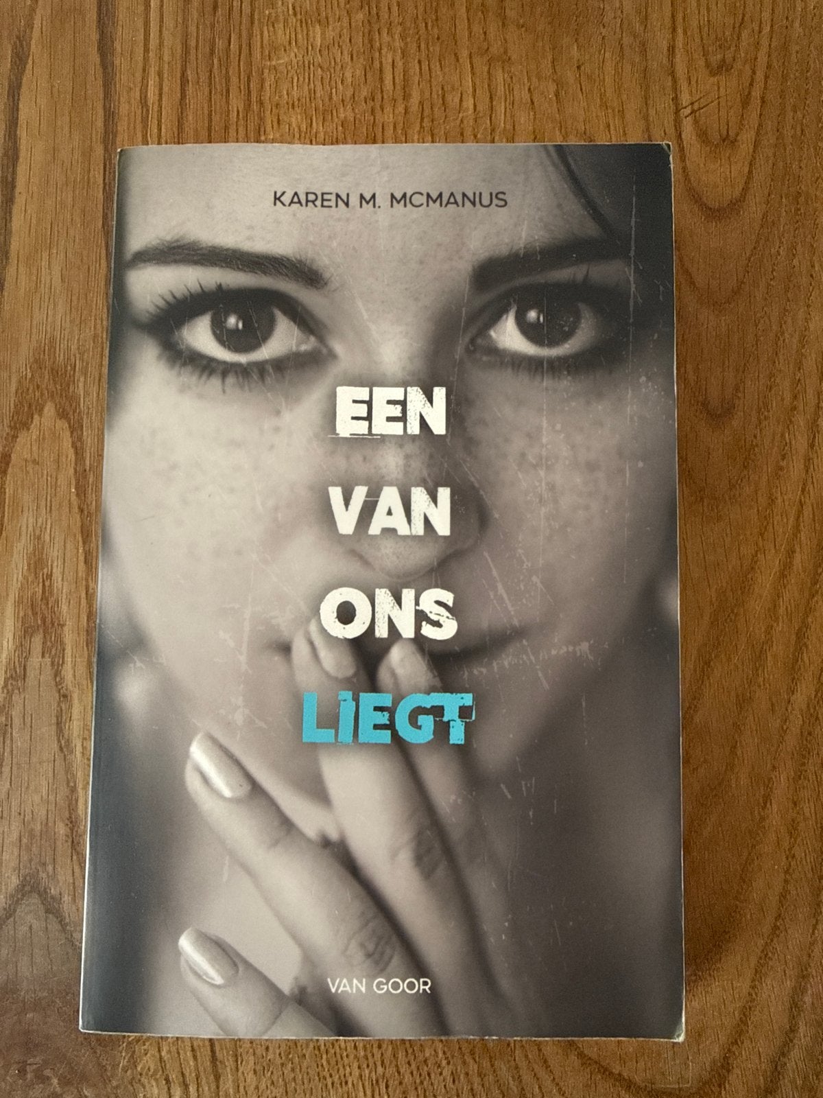 Een van ons liegt - Karen M. McManus (Thriller), Ophalen of Verzenden, Gelezen, Nederland