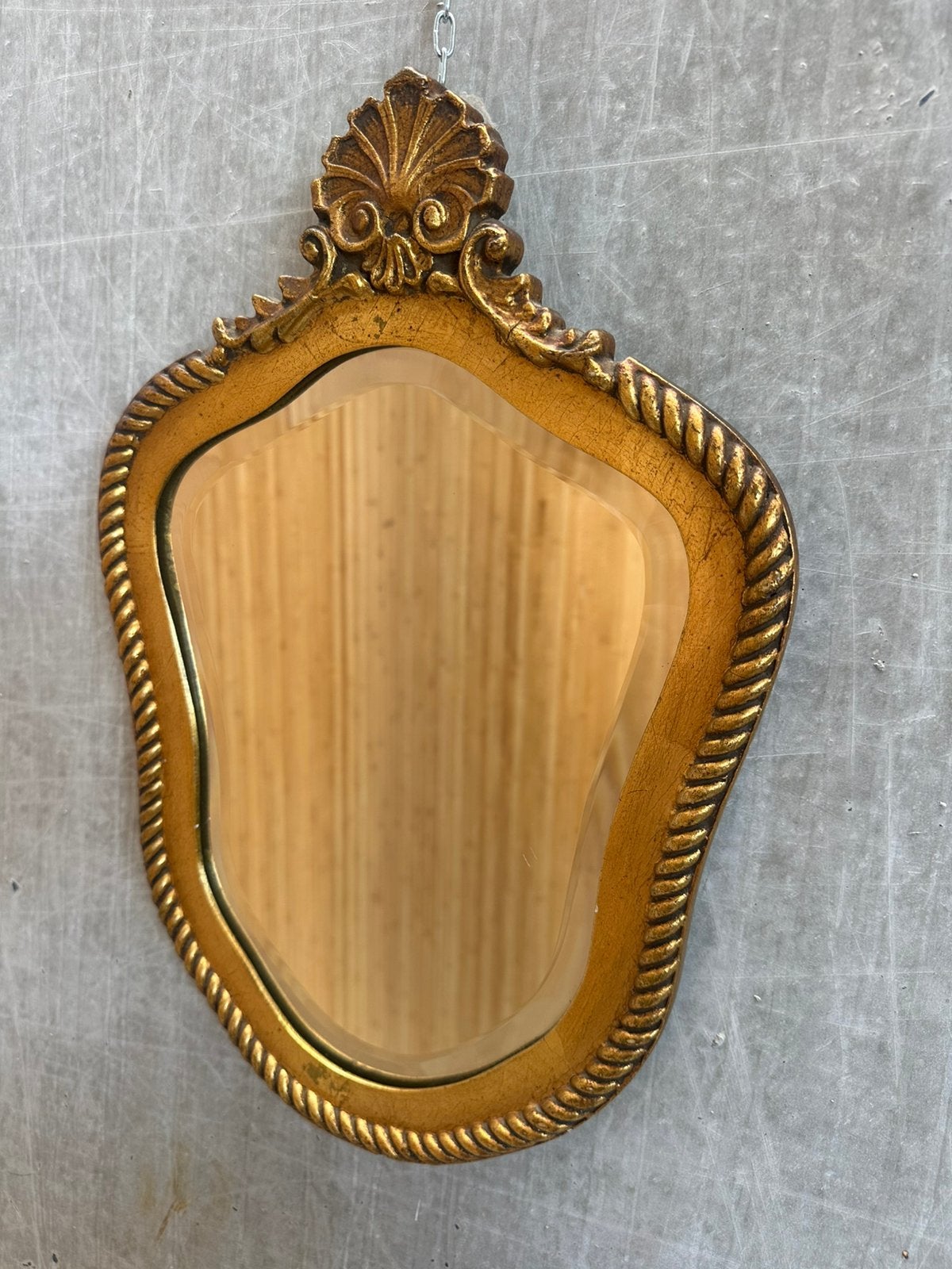Vintage kuifspiegel goud met facet geslepen glas, Antiek en Kunst, Antiek | Spiegels, Ophalen of Verzenden, Ovaal, Minder dan 50 cm