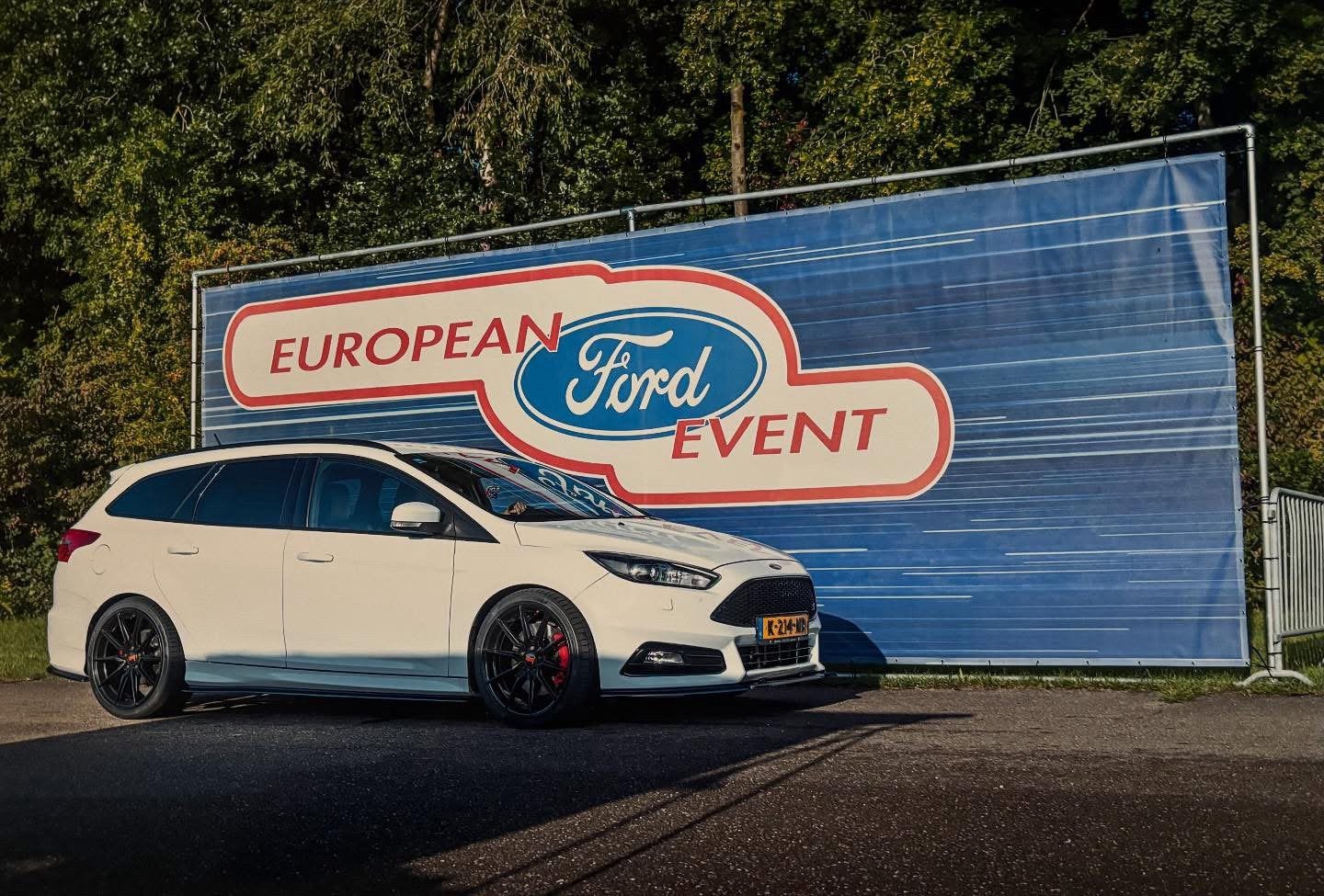 Ford Focus 2.0 Ecoboost 184KW Wagon 2015 Wit, Auto's, 15 km/l, Zwart, 4 cilinders, 0 kg