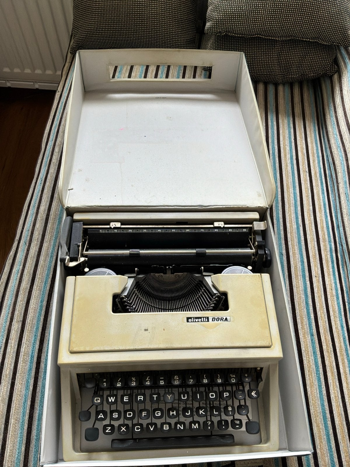 Olivetti Dora typmachine, Diversen, Typemachines, Ophalen