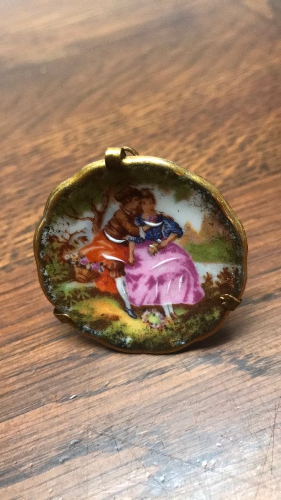 Limoges bordje 4 cm, Ophalen of Verzenden, Zo goed als nieuw, Porselein, Bord of Schaal