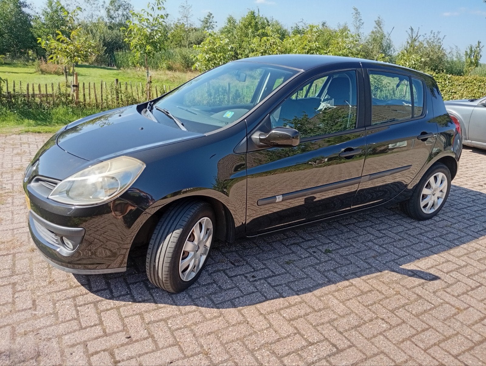 Renault Clio 1.6 16V 82KW 5-DRS E4 2007 Zwart, Voorwielaandrijving, 4 cilinders, Zwart, Origineel Nederlands