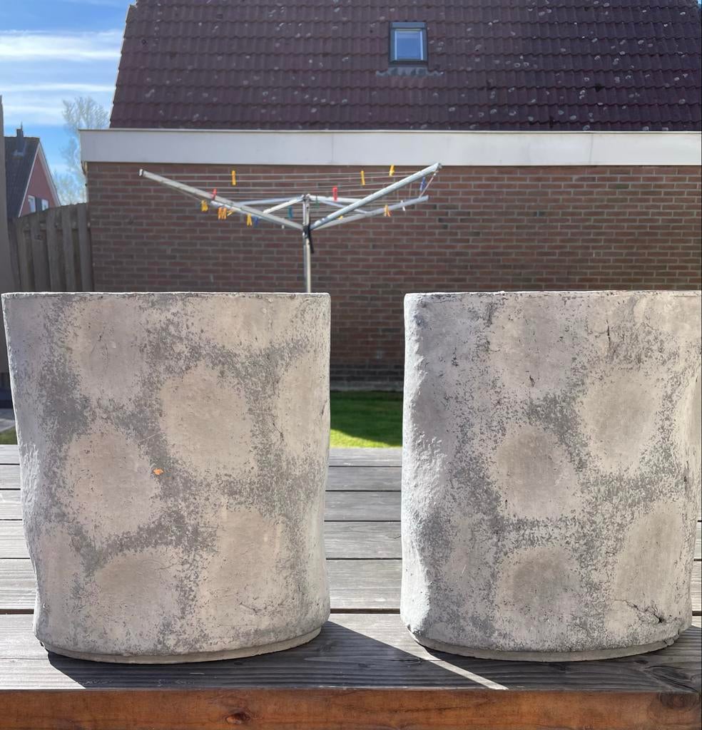 Set van 2 betonnen bloempotten, grijs, 30 cm hoog, Tuin en Terras, Bloempotten, Gebruikt, Minder dan 40 cm, Balkon, Overige vormen