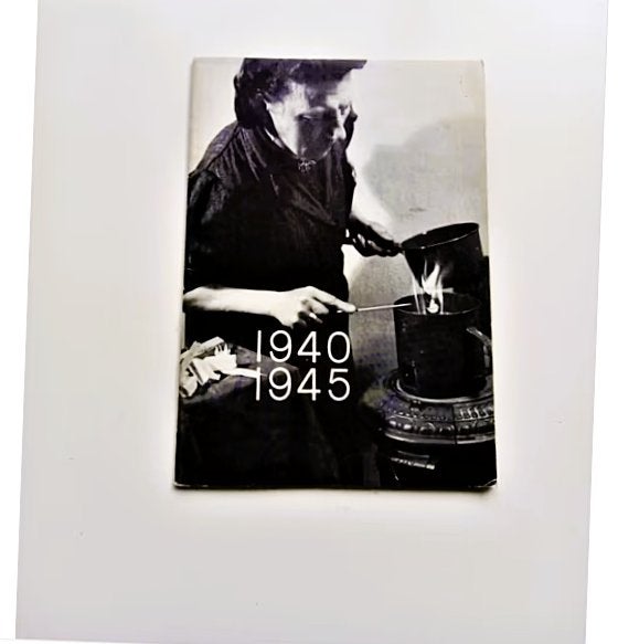 opdat wij niet vergeten-J.W hofman *1975*, Tweede Wereldoorlog, J.W HOFMAN, Ophalen of Verzenden, Zo goed als nieuw