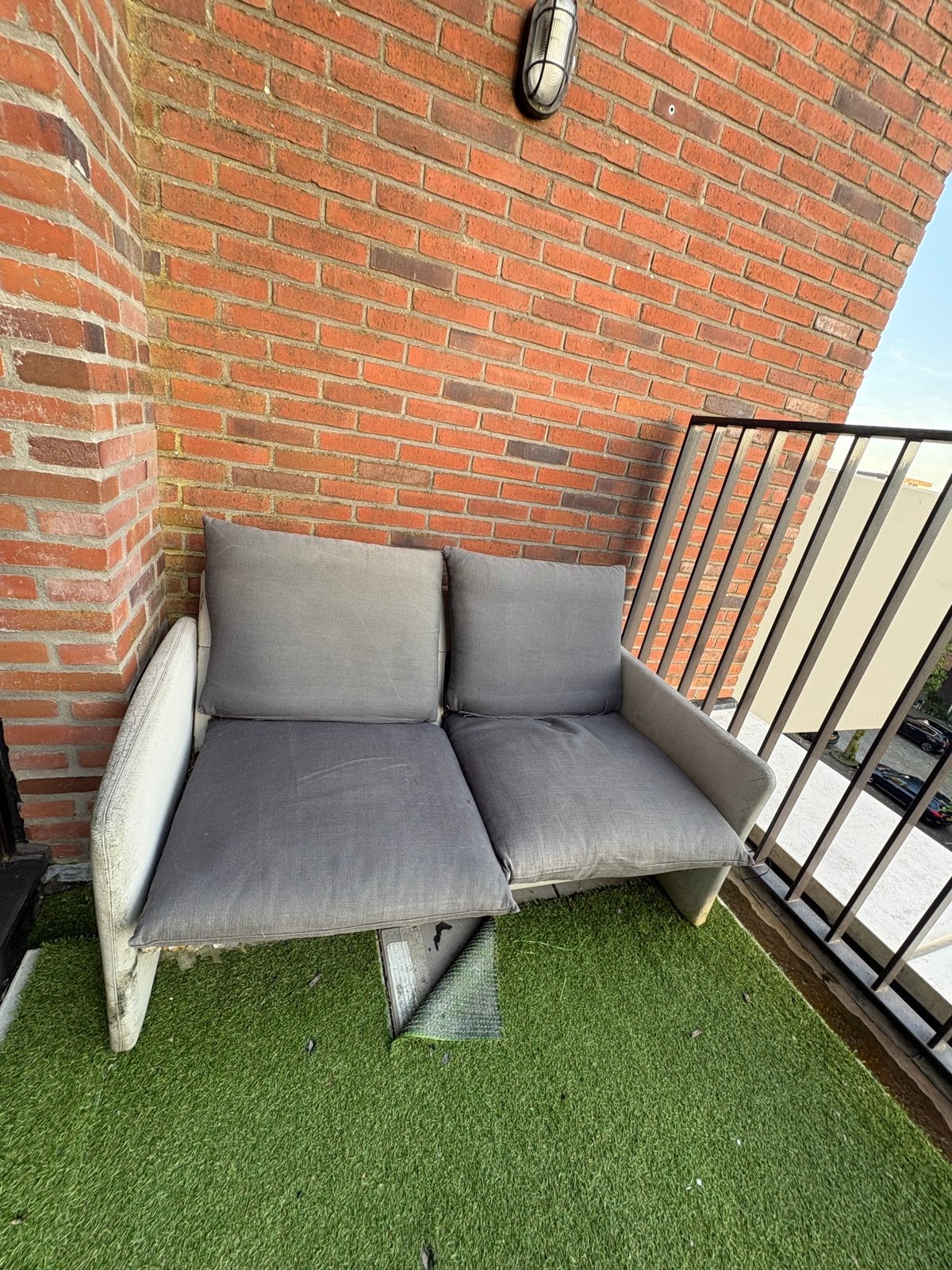 Gratis balkonbank / loveseat – Free balcony sofa, Ophalen, Gebruikt
