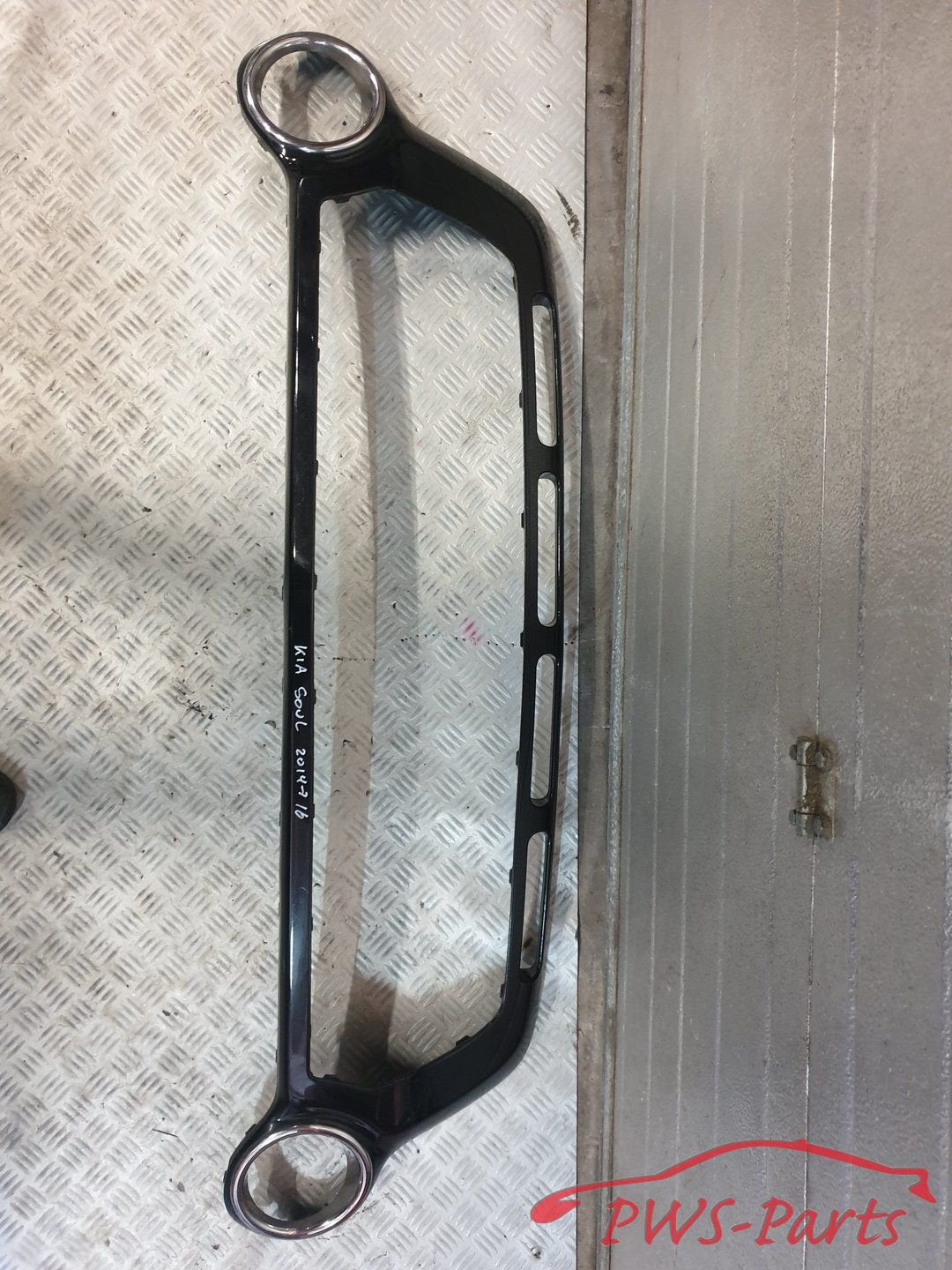 KIA SOUL GRILL LIJST VOORBUMPER 2014 T/M 2016 ORIGINEEL, Auto-onderdelen, Carrosserie en Plaatwerk, -, Voor, -, Ophalen of Verzenden