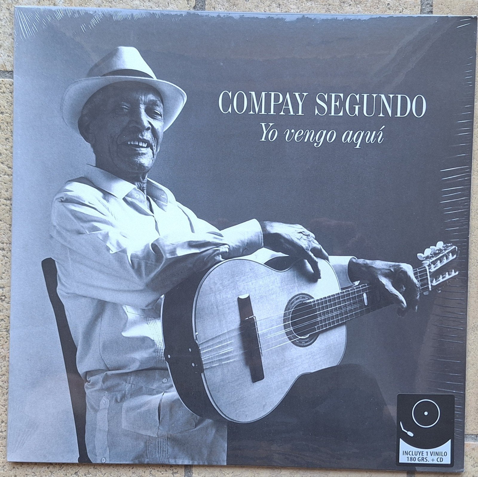 Compay Segundo - Yo Vengo Aquí (180 gram vinyl + CD), Cd's en Dvd's, Vinyl | Latin en Salsa, LP, Ophalen of Verzenden, Cubaans
