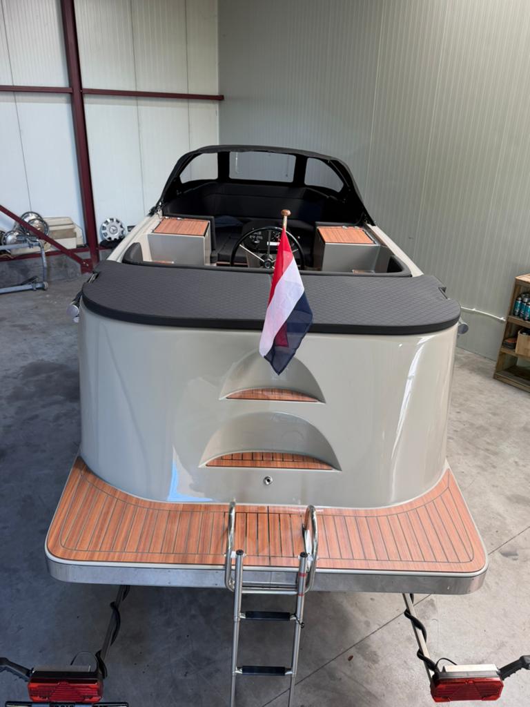Maassloep 680 honda 60pk boegschtoef nieuw! Op voorraad, Watersport en Boten, Sloepen, Ophalen, Zo goed als nieuw, Maassloep, Boegschroef