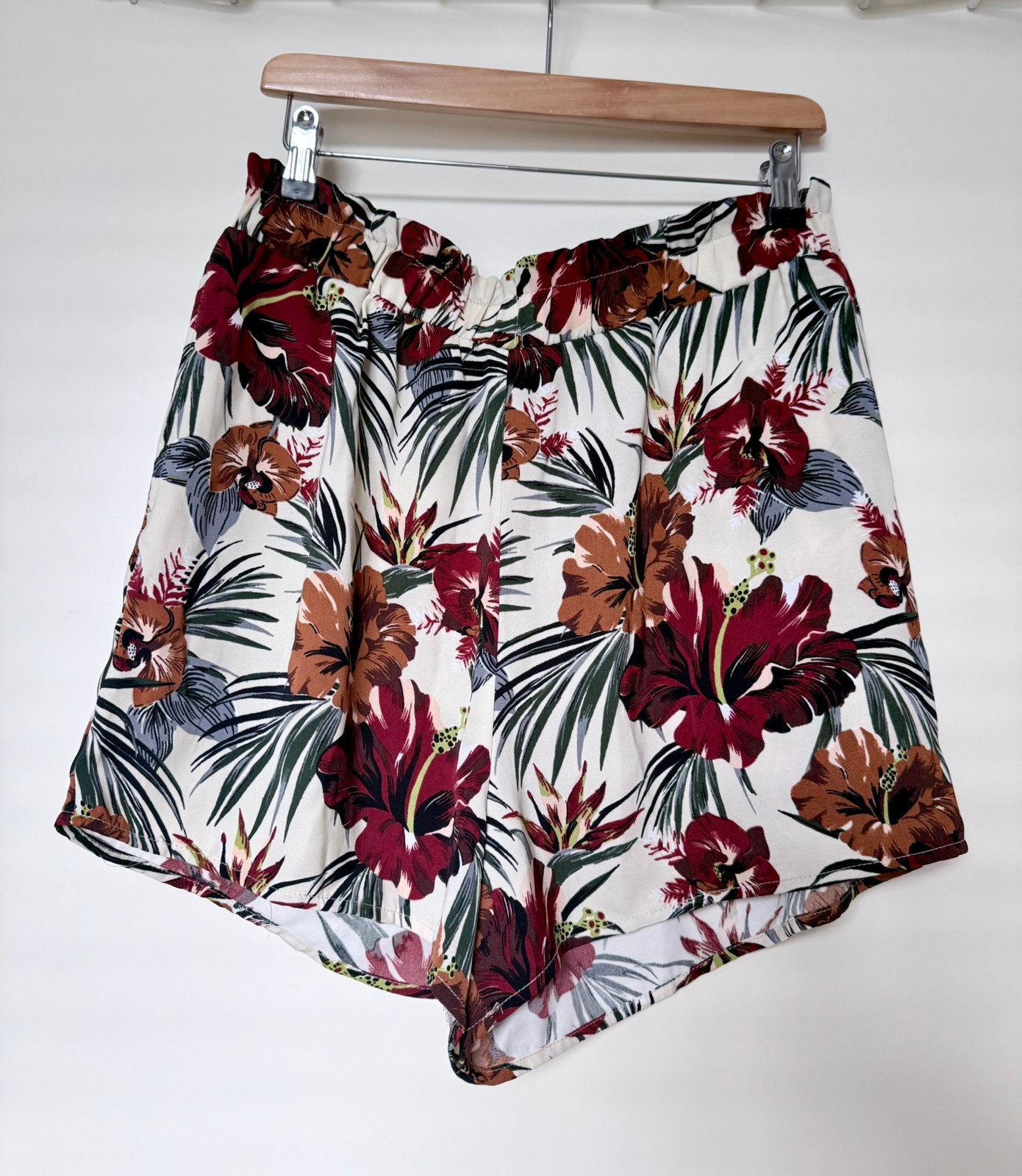 Korte bloemenbroek Only xl, Kort, Meerkleurig, Maat 42/44 (L), Nieuw