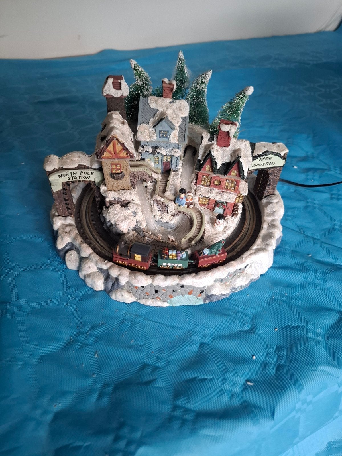 fiber kerstdorp uit 2004 met rijdende trein, Ophalen of Verzenden
