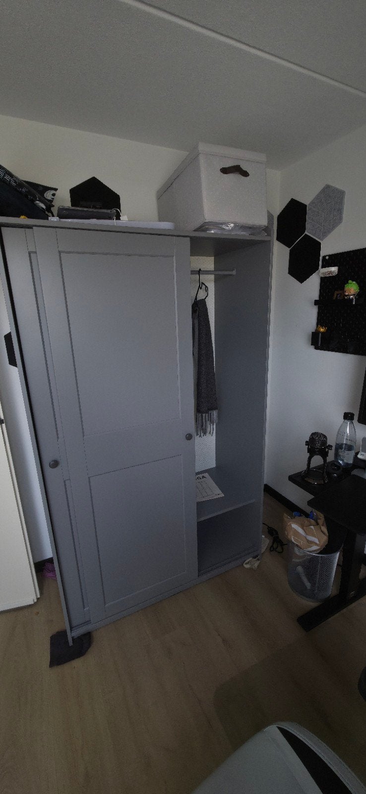 IKEA Hauga kledingkast met schuifdeuren, grijs, 100 tot 150 cm, Met plank(en), Ophalen of Verzenden, 150 tot 200 cm