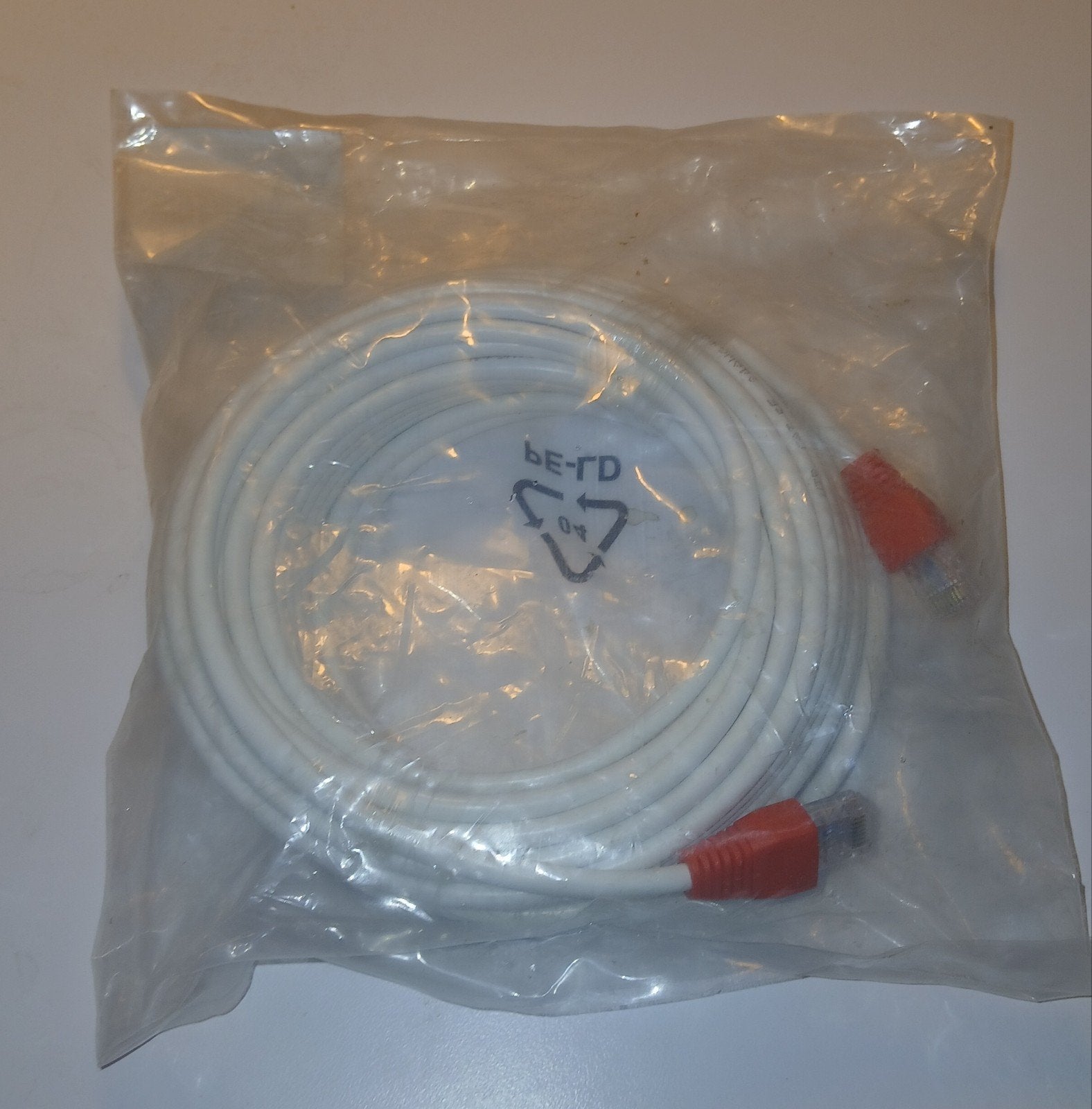 UTP cat. 5 patchkabel - 15m wit met rode pluggen, Ophalen of Verzenden, Nieuw