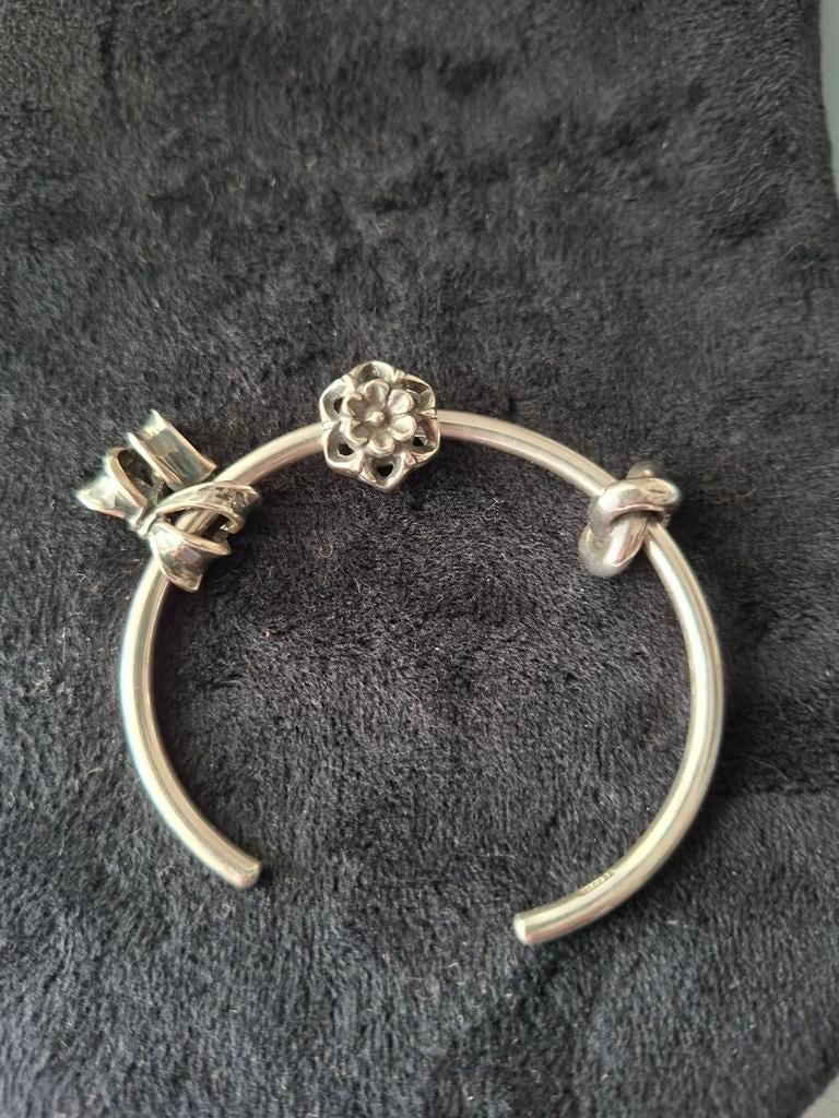 Zilveren bedels en armband, diverse merken, Overige merken, Ophalen of Verzenden, Zo goed als nieuw, 4 bedels of meer