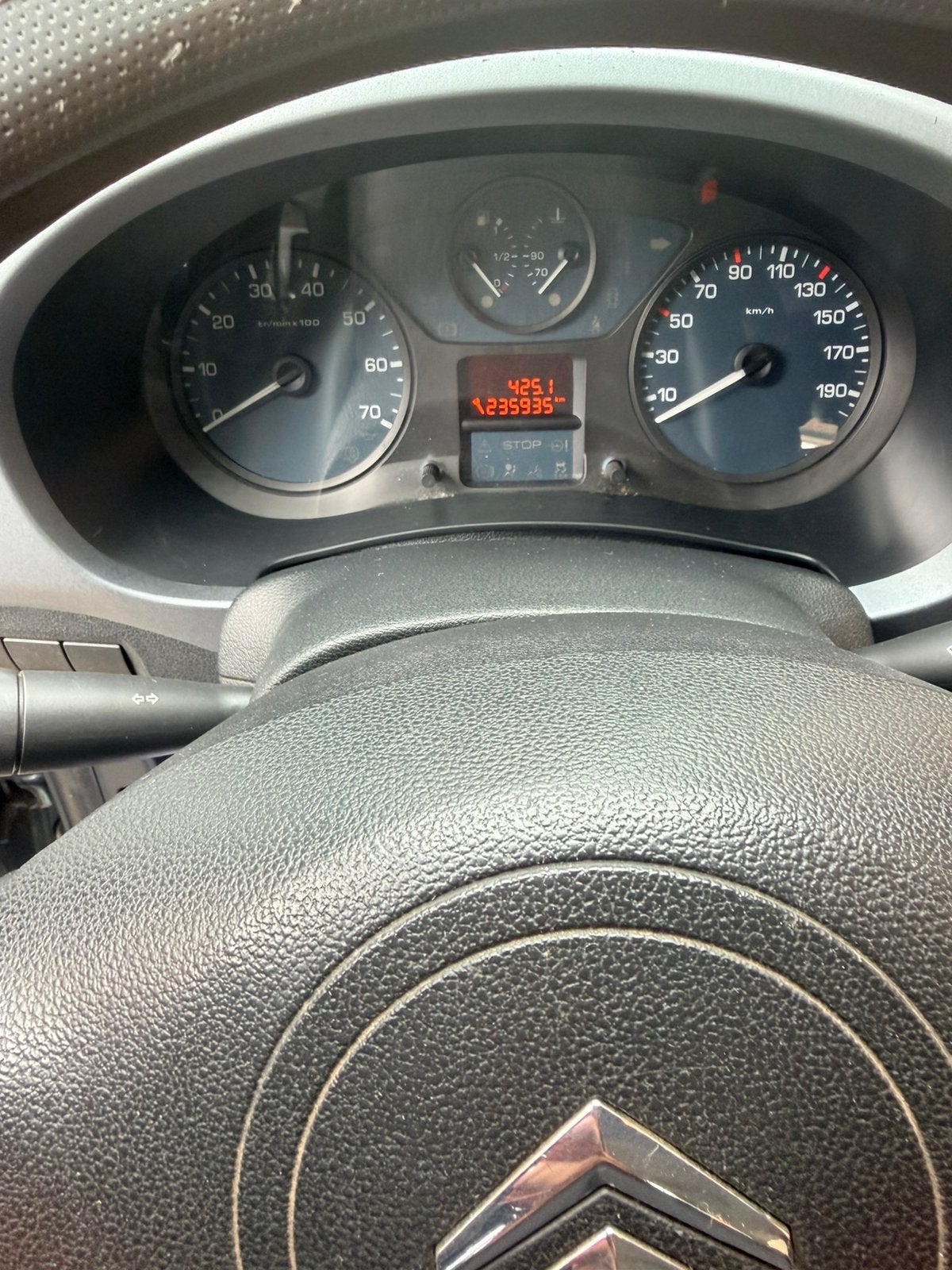 Te koop citroen Berlingo 1.6 hdi klaar voor inschrijven, Auto's, Citroën, Voorwielaandrijving, 4 cilinders, 1600 cc, Leder en Stof