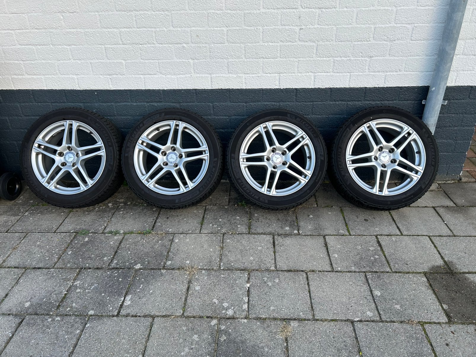 Mercedes Benz / Dezent Winter - Velgen set 17 Inch E-Klasse, Auto-onderdelen, Ophalen, Banden en Velgen, 17 inch, Winterbanden
