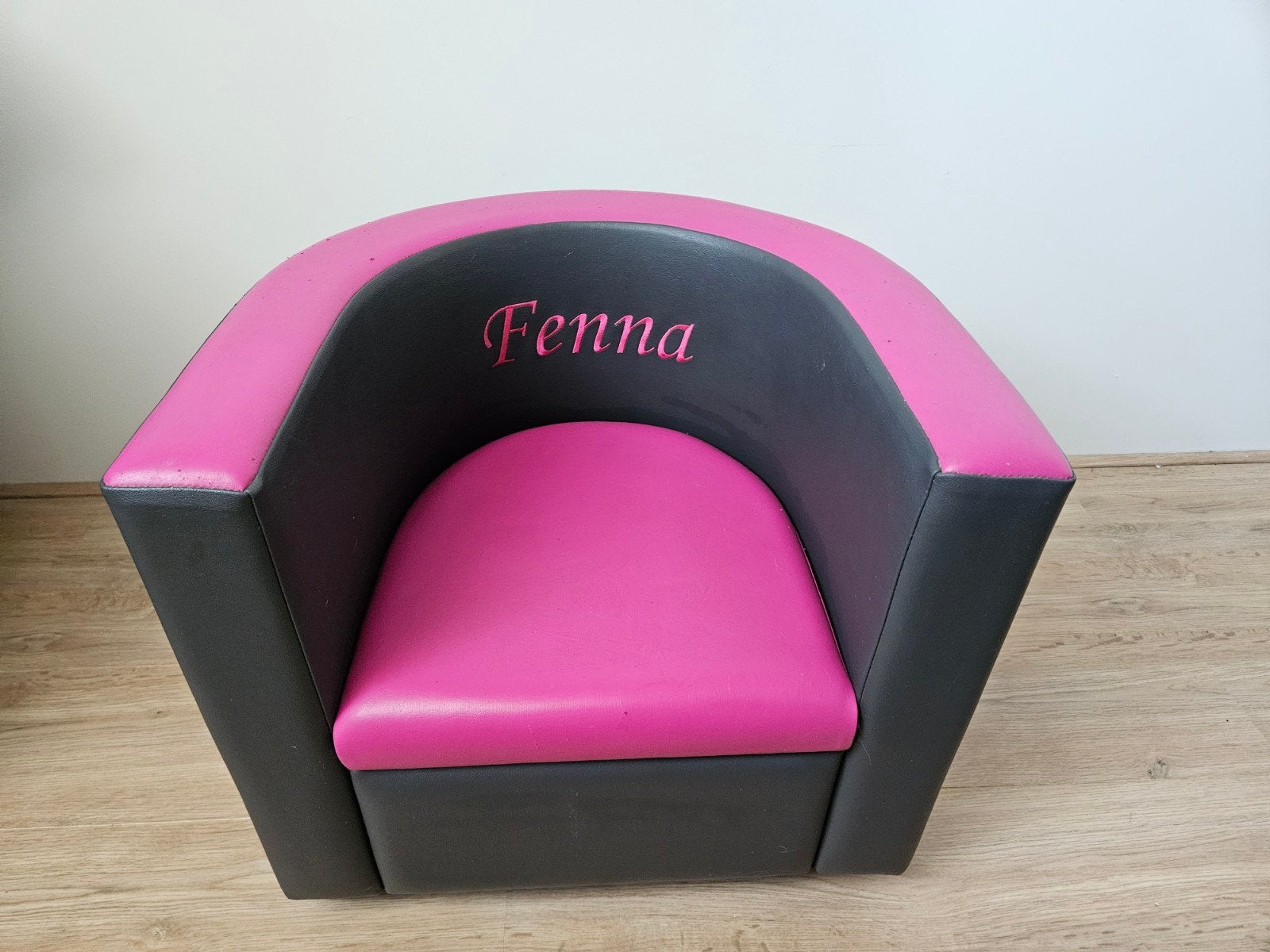 Leren kinderfauteuil met naam, Ophalen