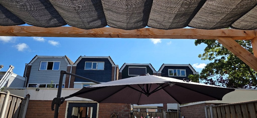 Mooie parasol z.g.a.n, Tuin en Terras, Parasols, Ophalen, Verstelbaar, 2 tot 3 meter, Zweefparasol