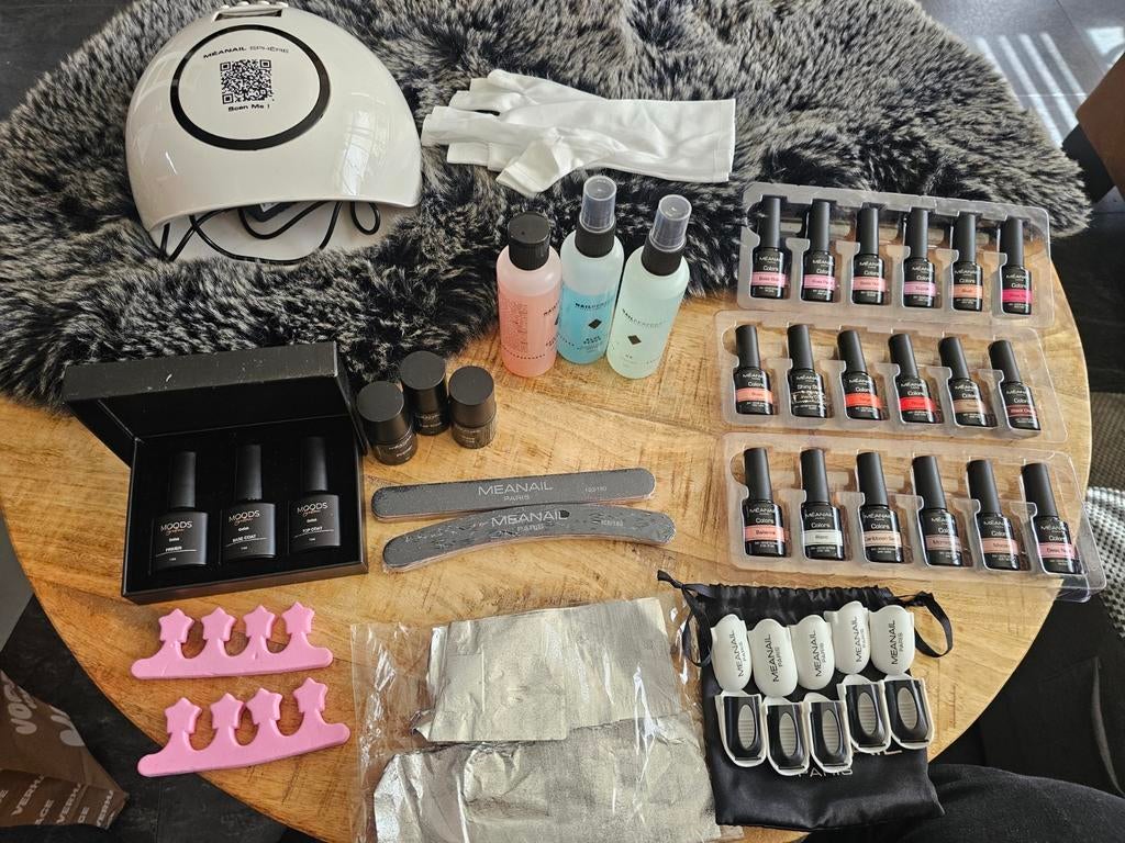 Complete set voor gelnagellak met UV-lamp en 18 kleuren, Ophalen of Verzenden, Zo goed als nieuw