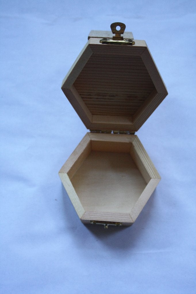 1 stuks houten sierradendoosje zeshoek, Overige thema's, Nieuw, Knutselmateriaal, Hout