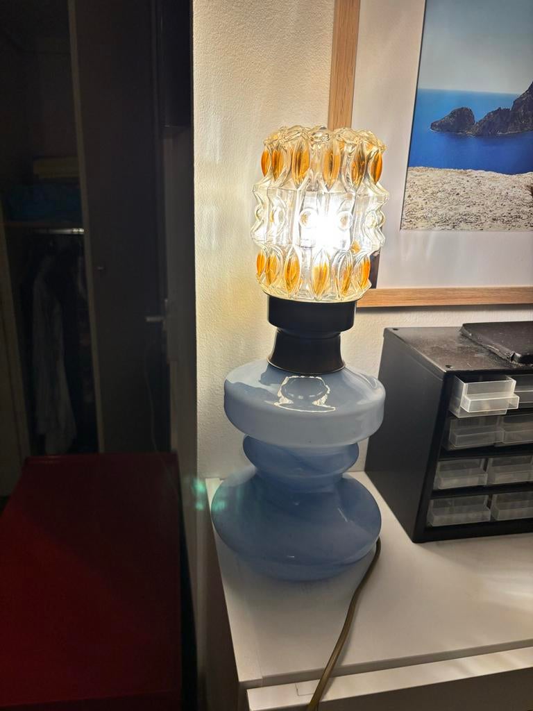 Vintage tafellamp met blauwe voet en oranje glazen kap, Ophalen of Verzenden