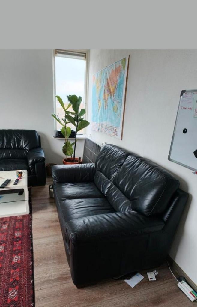 Zwarte leren banken set (2-zits en 3-zits), Gebruikt, Driepersoons, Ophalen of Verzenden, Rechte bank