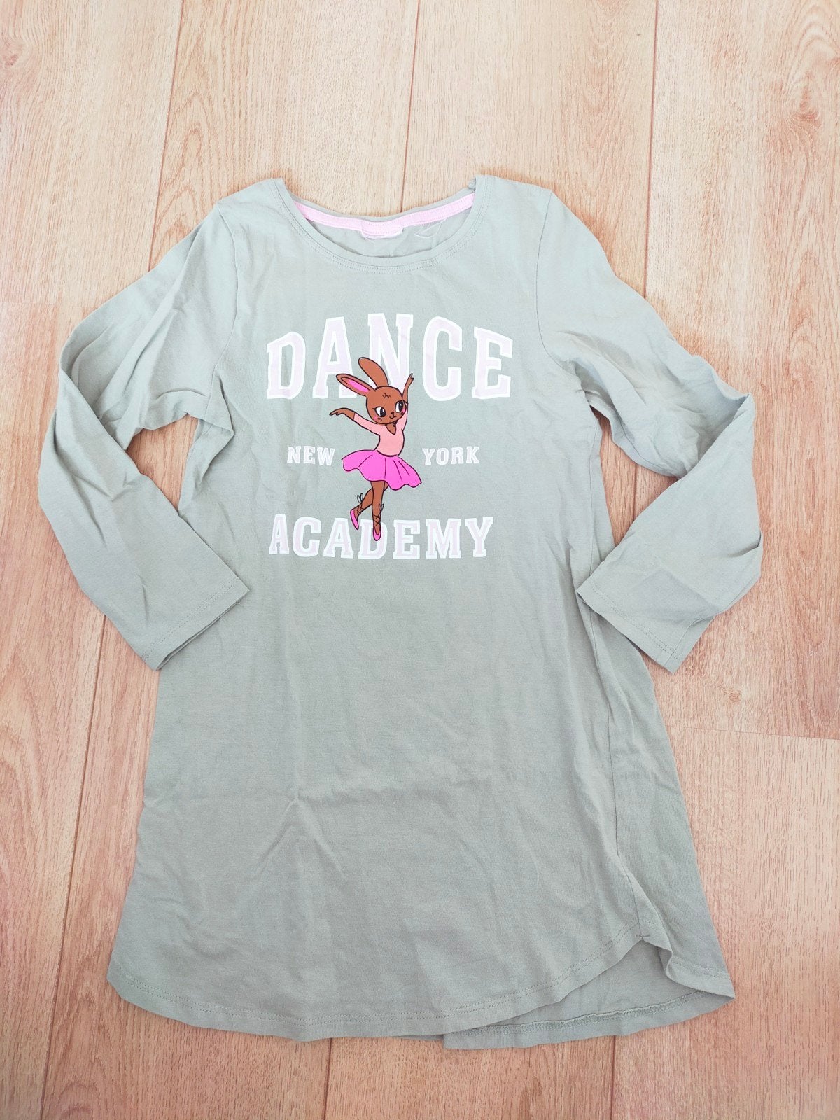Zgan! Schattig groen konijntjes nachthemd van H&M. Mt 116, Kinderen en Baby's, Kinderkleding | Maat 116, Nacht- of Onderkleding
