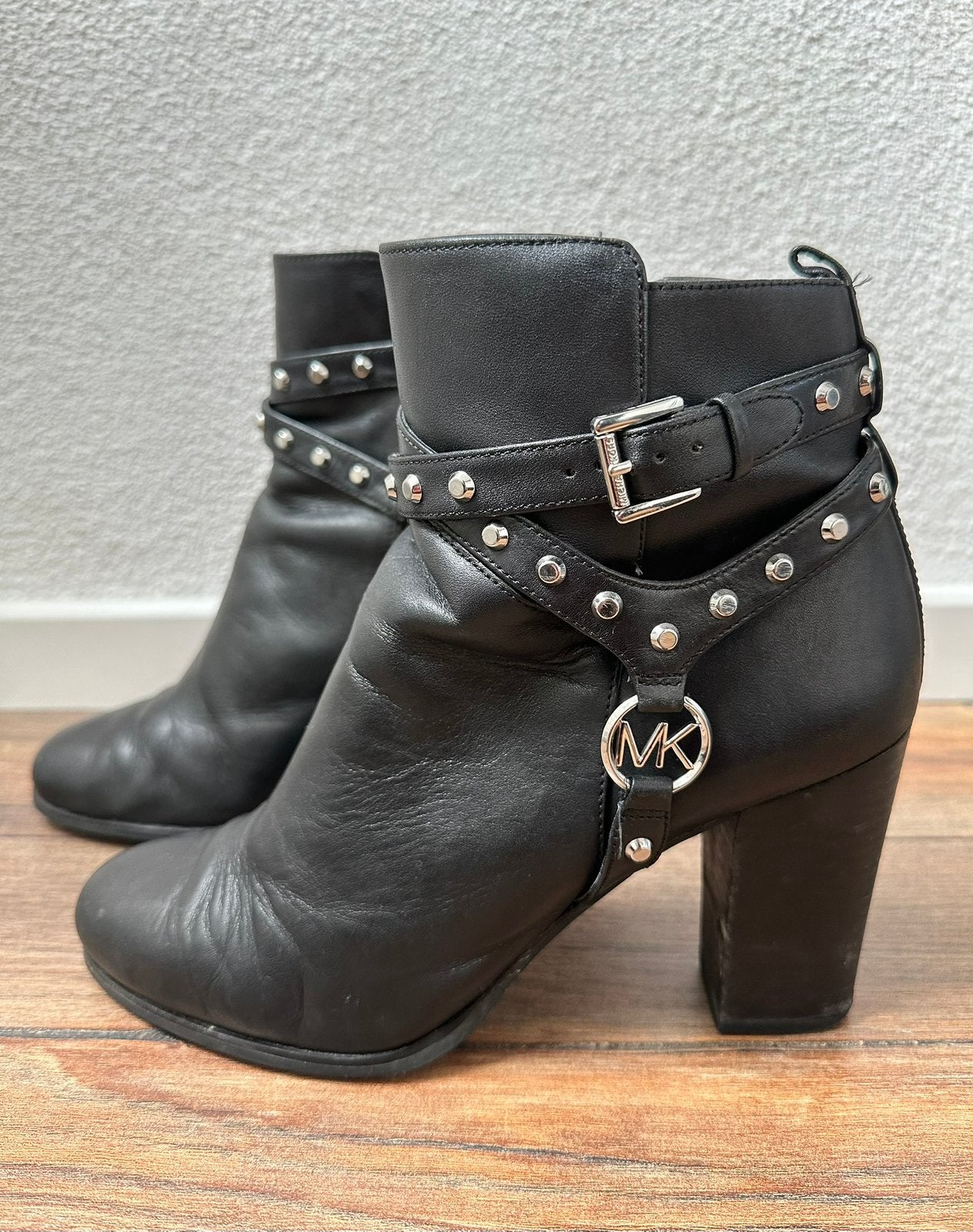 Michael Kors zwarte laarsjes in maat 39., Kleding | Dames, Schoenen, Zwart, Lage of Enkellaarzen, Ophalen of Verzenden, Zo goed als nieuw