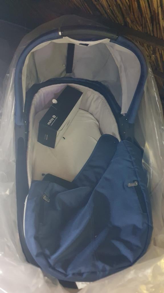 Mutsy kinderwagenbak en massieve wielen, Ophalen