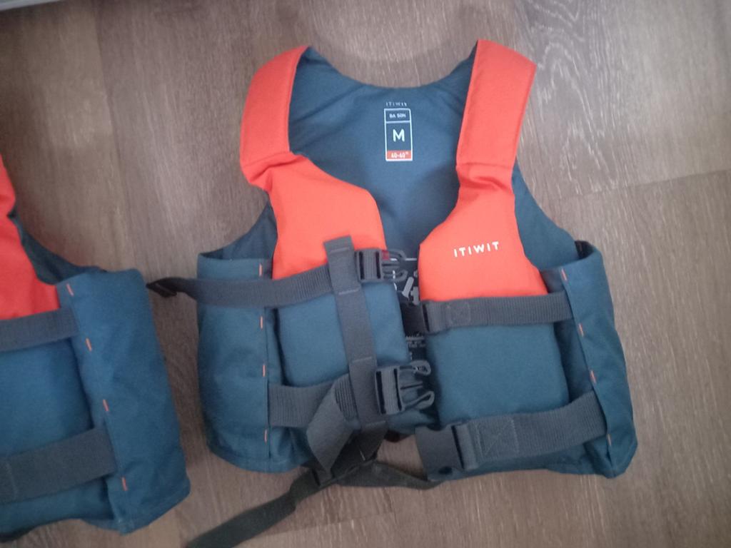 Reddingsvest M, Watersport en Boten, Ophalen, Kind, Zo goed als nieuw, Decathlon