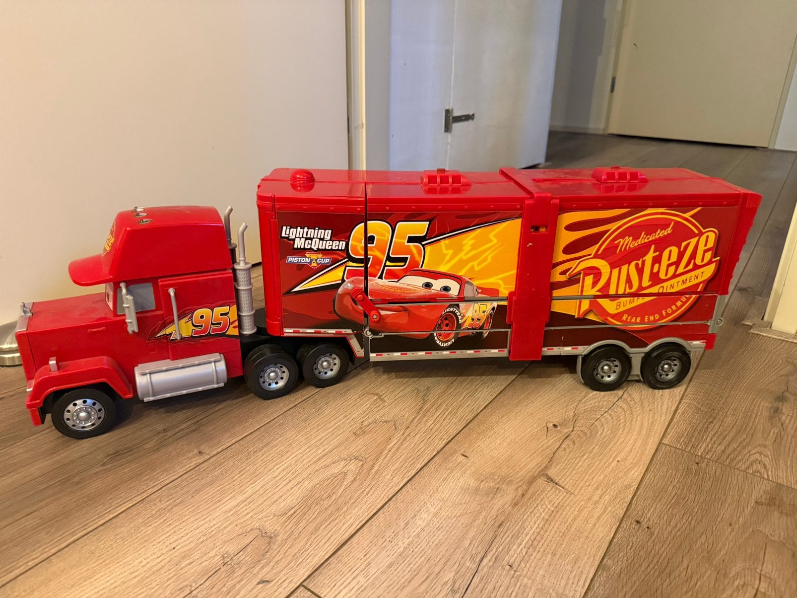Mack Truck & Racebaan | DISNEY | Lightning McQueen/Bliksem, Ophalen, Gebruikt