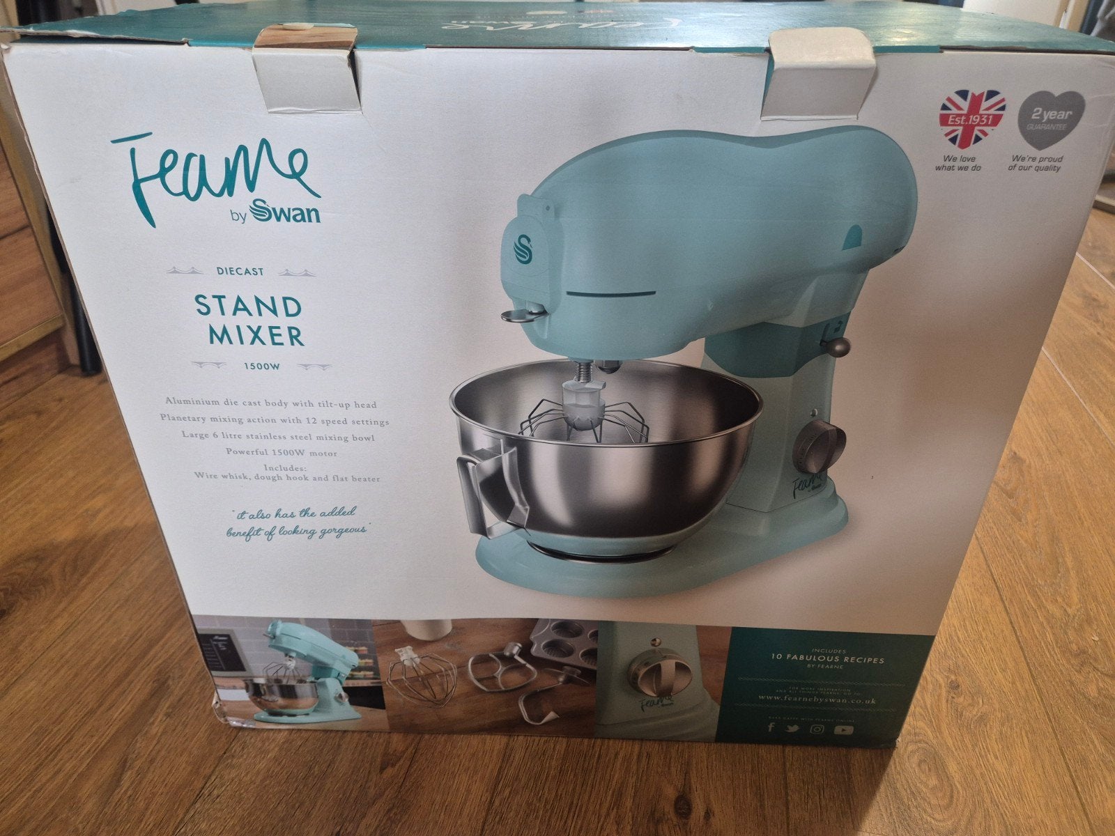 Swan Feame Diecast Stand Mixer 1500W - Zo goed als nieuw, 4 liter of meer, Ophalen of Verzenden, Zo goed als nieuw, 3 snelheden of meer