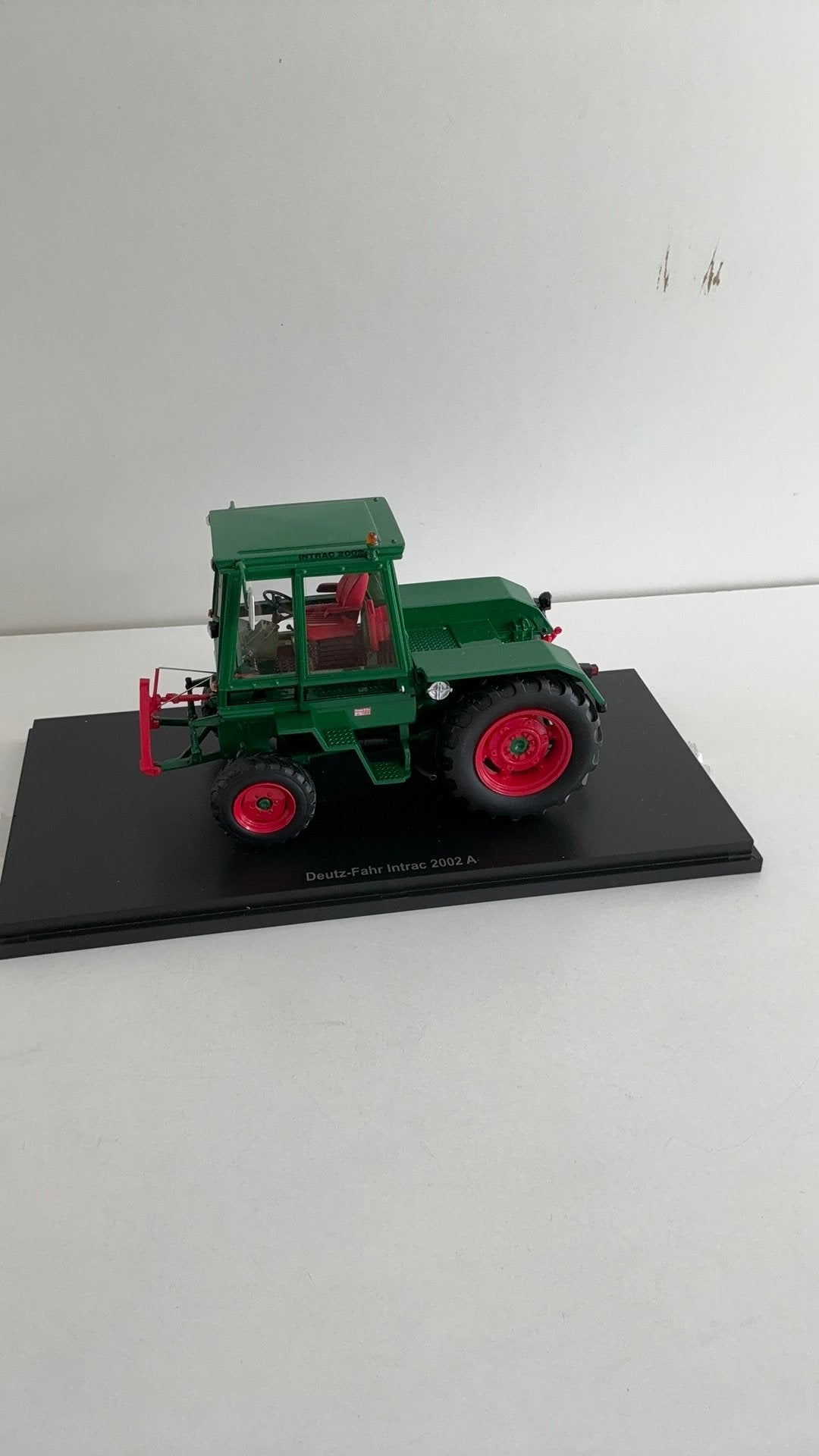 Deutz Fahr intrac, Hobby en Vrije tijd, Modelauto's | 1:32, Ophalen of Verzenden, Zo goed als nieuw, Tractor of Landbouw, Universal Hobbies