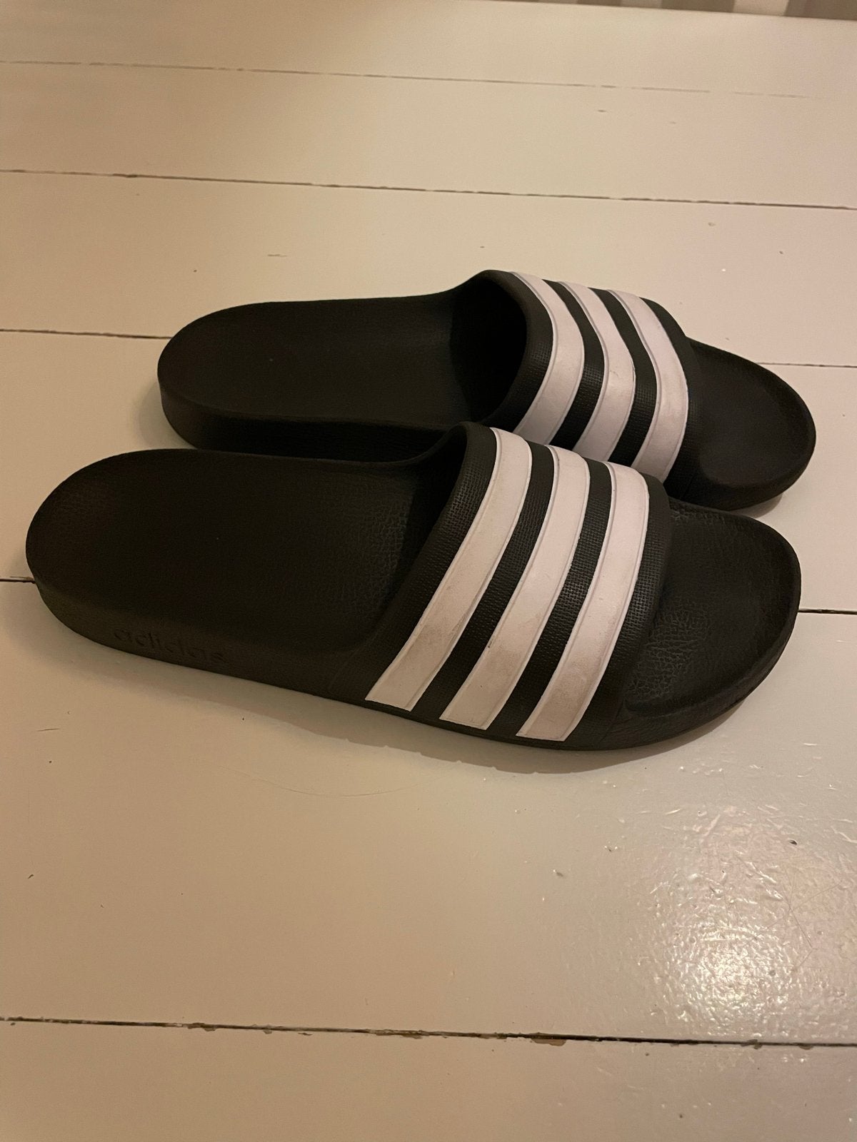 Adidas Adilette slippers zwart wit maat 38, Slippers, Zwart, Ophalen of Verzenden, Zo goed als nieuw
