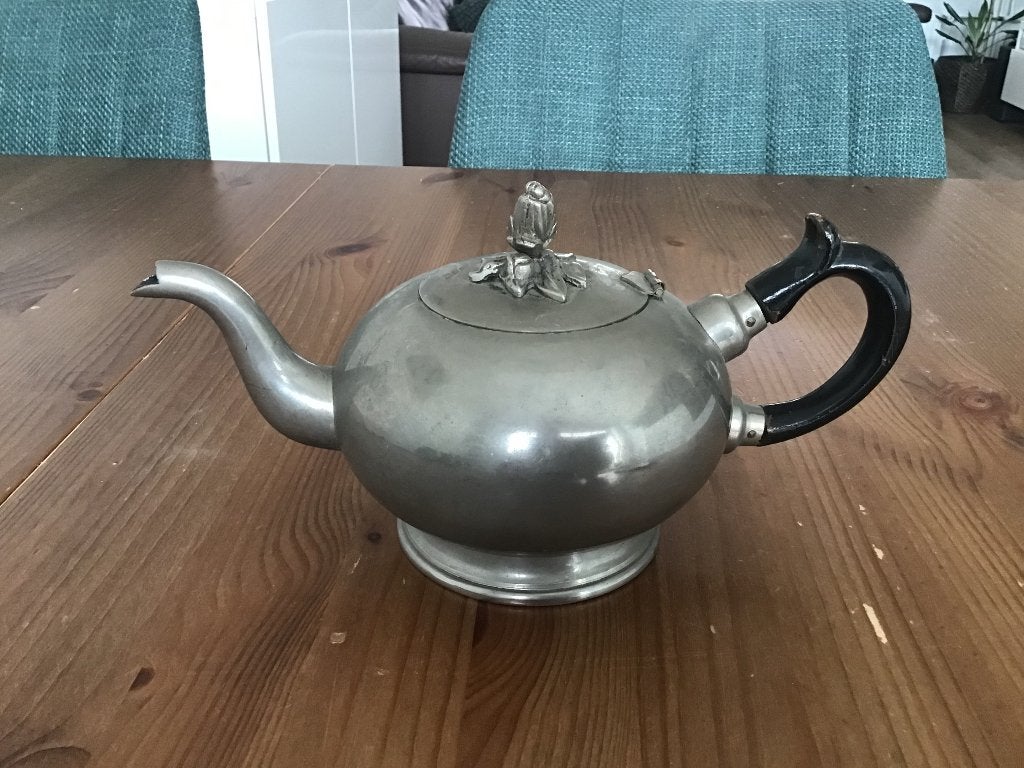 Tinnen theepot, Ophalen