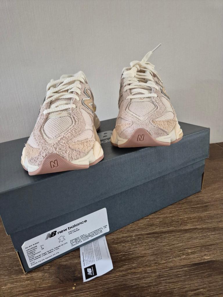 New Balance 9060- Unisex- Bisque Sea Salt, Kleding | Dames, Schoenen, Ophalen of Verzenden, Nieuw, Sneakers of Gympen