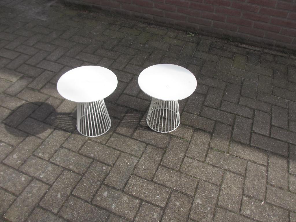 Set van 2 Serax Garbo bijzettafels - Antonino Sciortino, Gebruikt, Ophalen of Verzenden, Wit, Metaal