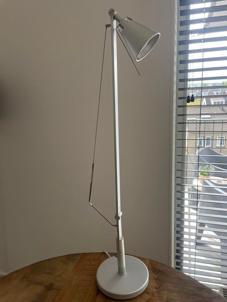 Ikea bureaulamp, Huis en Inrichting, Lampen | Tafellampen, Ophalen, 50 tot 75 cm, Zo goed als nieuw, Metaal