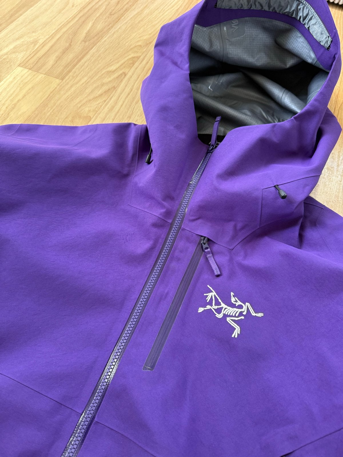 Arc’teryx Sabre SV Jacket M (L) - Nieuw met labels, Ophalen of Verzenden, Nieuw, Maat 52/54 (L), Paars