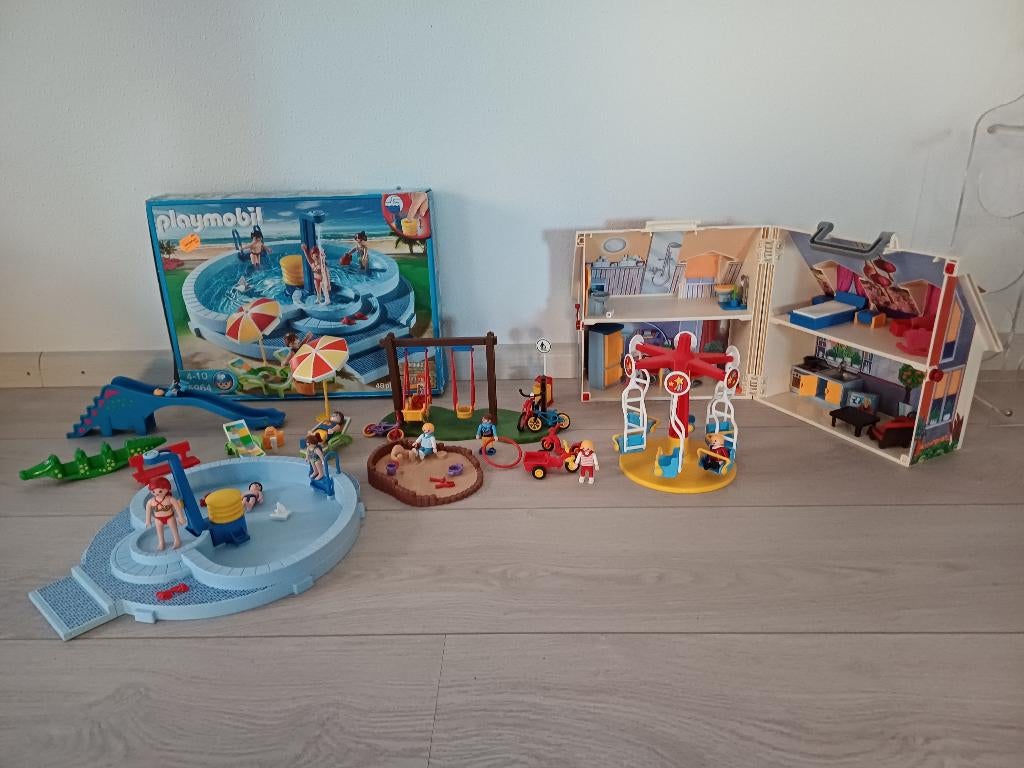 Playmobil vakantiehuis, zwembad en speeltuin, Ophalen, Zo goed als nieuw, Los playmobil