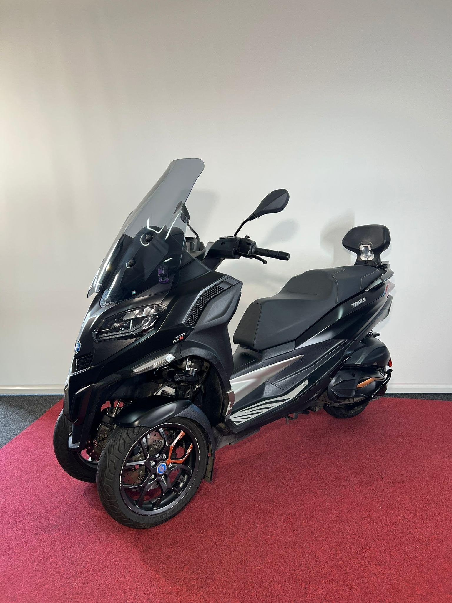 Piaggio MP3 500 HPE Exclusive, Traction Control, Bedrijf, Piaggio Vespa B.V., Minervum 7272
4817 ZM  Breda, NL